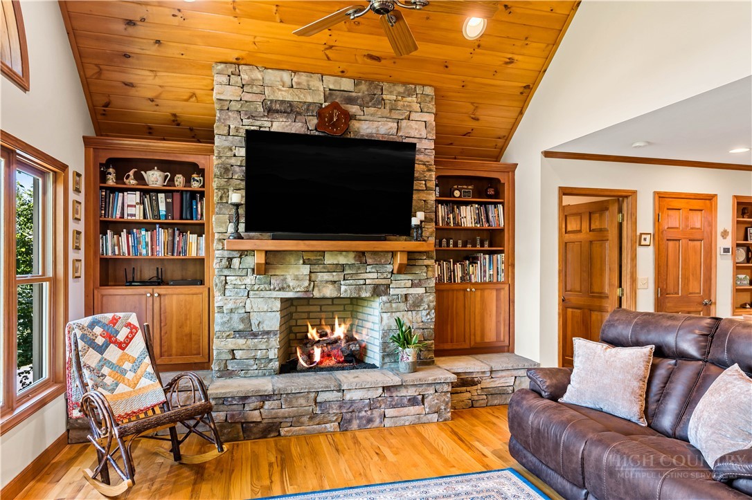 159 Oak Leaf Trail Property Photo 8