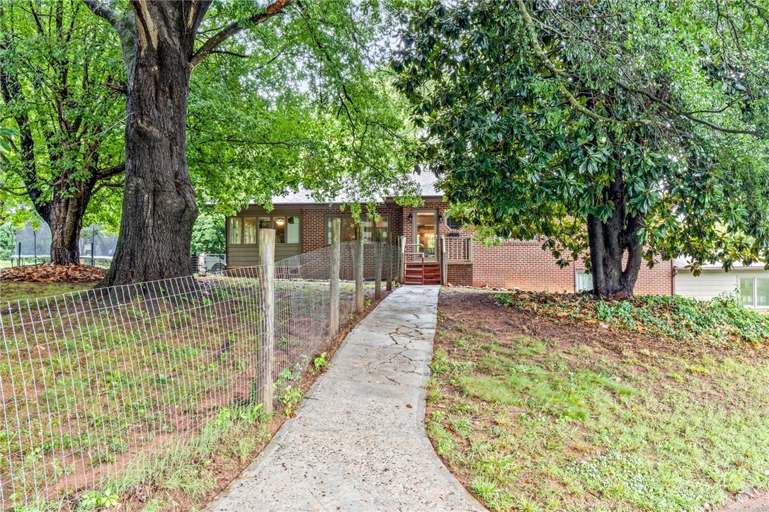 226 Pleasant Hill Drive Property Photo 3