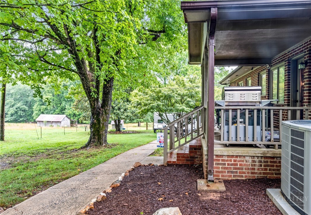 226 Pleasant Hill Drive Property Photo 4