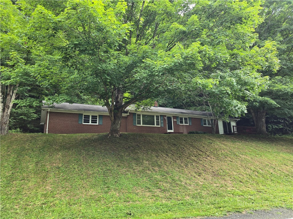 2158 W Mill Creek Road Property Photo 1