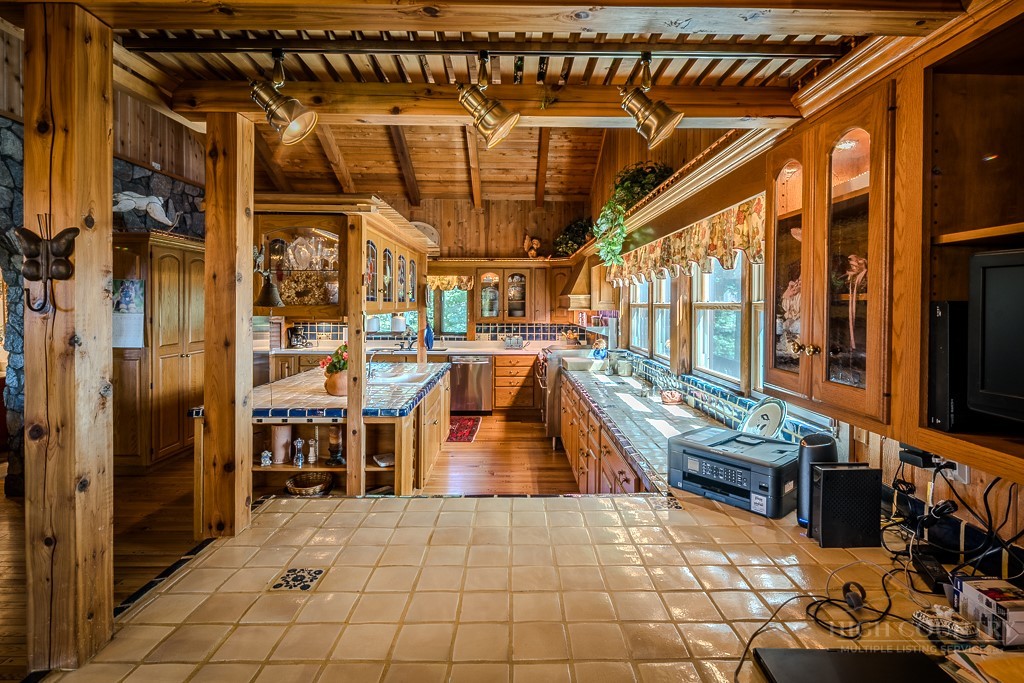 101 Castle Hill Lane Property Photo 17