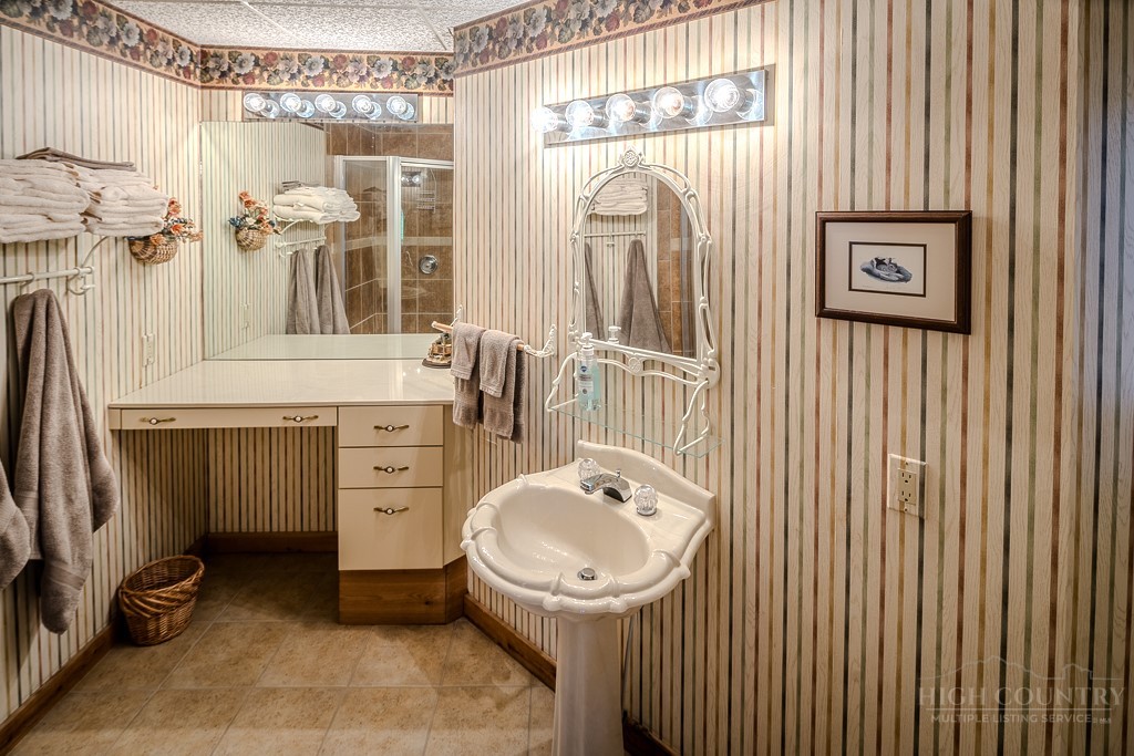 101 Castle Hill Lane Property Photo 35