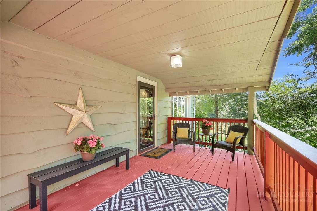 188 Holly Lane Property Photo 4