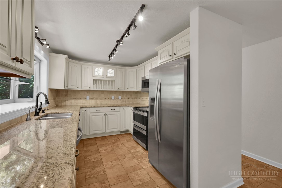 188 Holly Lane Property Photo 13
