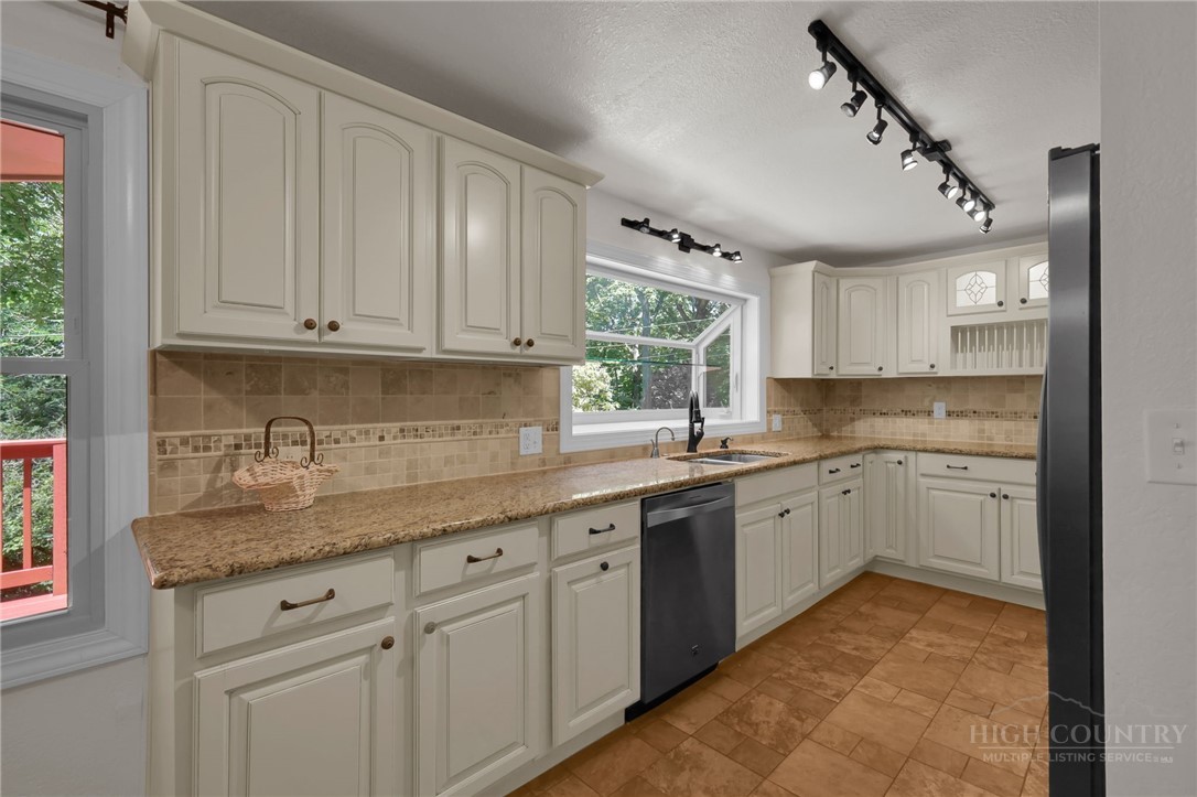 188 Holly Lane Property Photo 14