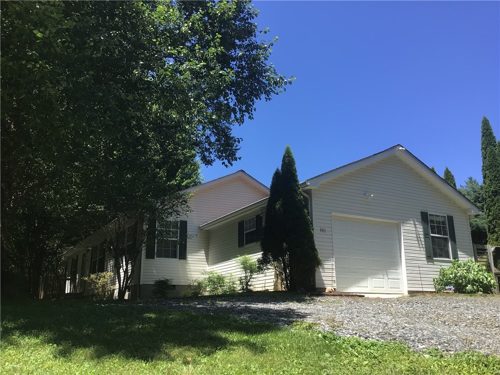 301 Tailor Made Ranch Road Property Photo 2