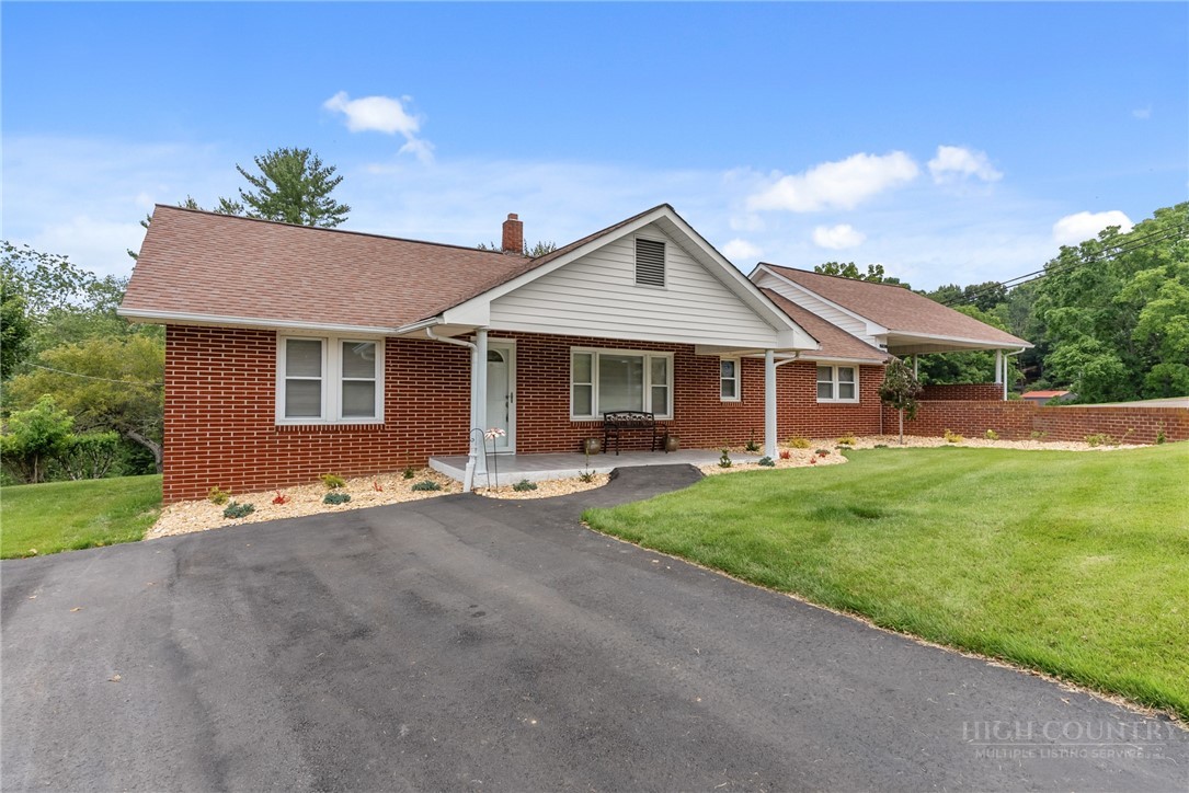 290 Riverview Drive Property Photo 2