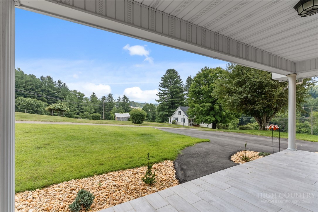 290 Riverview Drive Property Photo 4