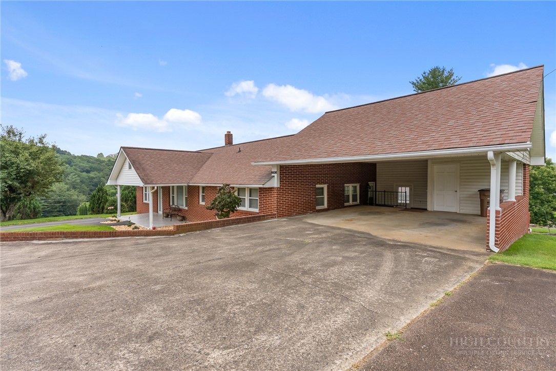 290 Riverview Drive Property Photo 5
