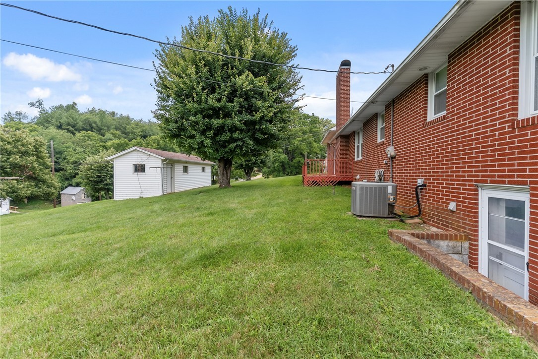 290 Riverview Drive Property Photo 8