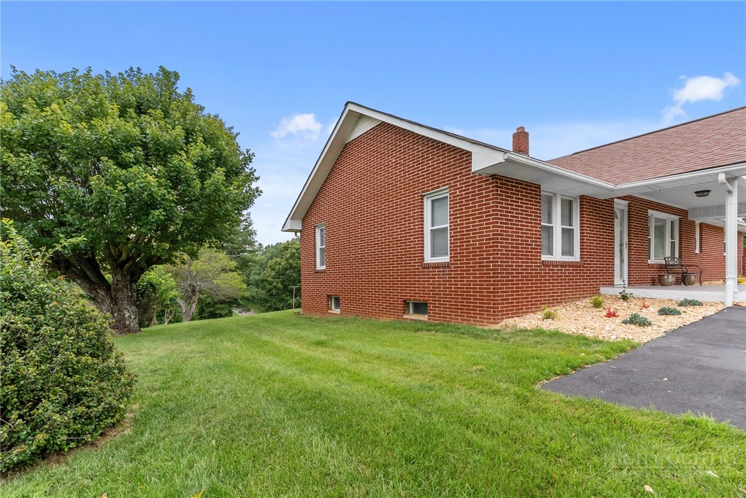 290 Riverview Drive Property Photo 10