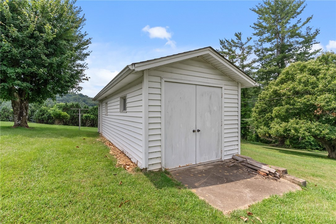 290 Riverview Drive Property Photo 12
