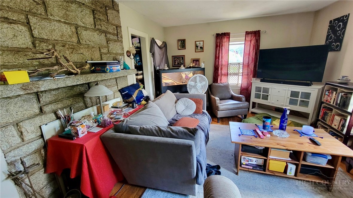 393 Oak Street Property Photo 3