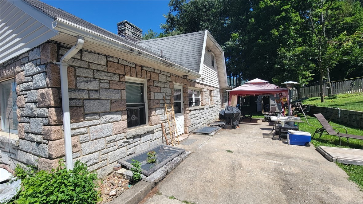 393 Oak Street Property Photo 7