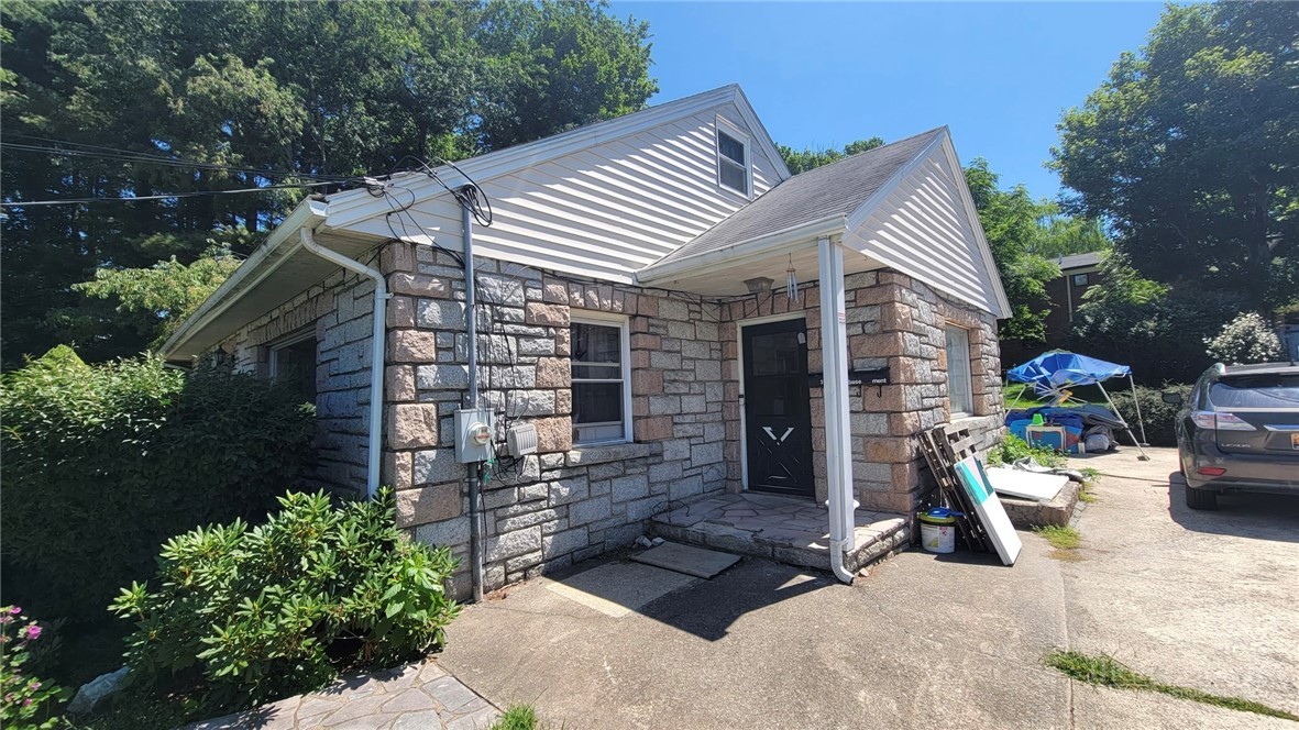 393 Oak Street Property Photo 8