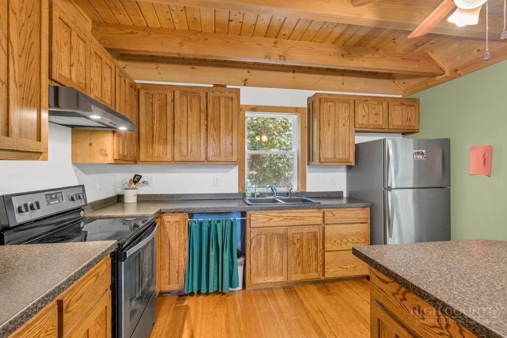 414 Lake Front Drive Property Photo 8
