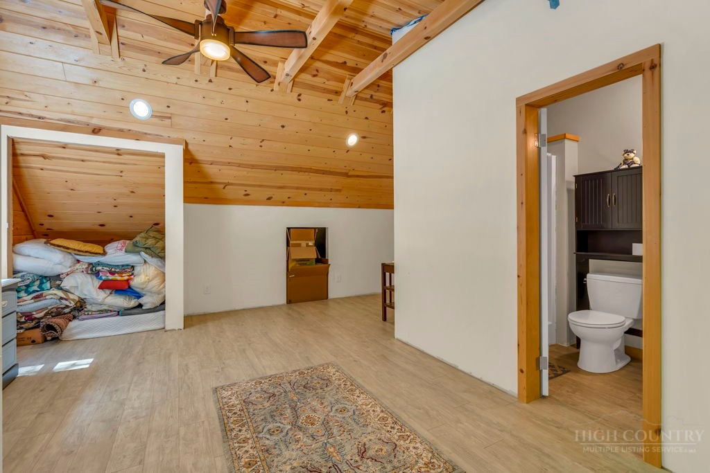 414 Lake Front Drive Property Photo 16
