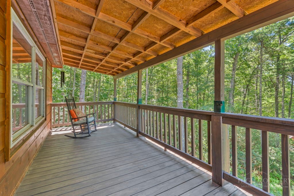 414 Lake Front Drive Property Photo 30