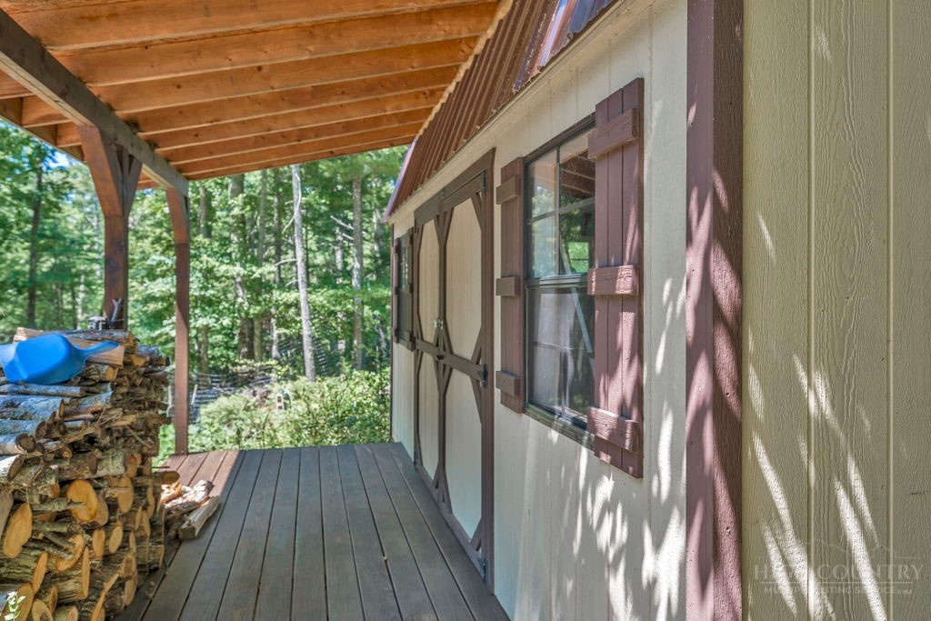 414 Lake Front Drive Property Photo 42