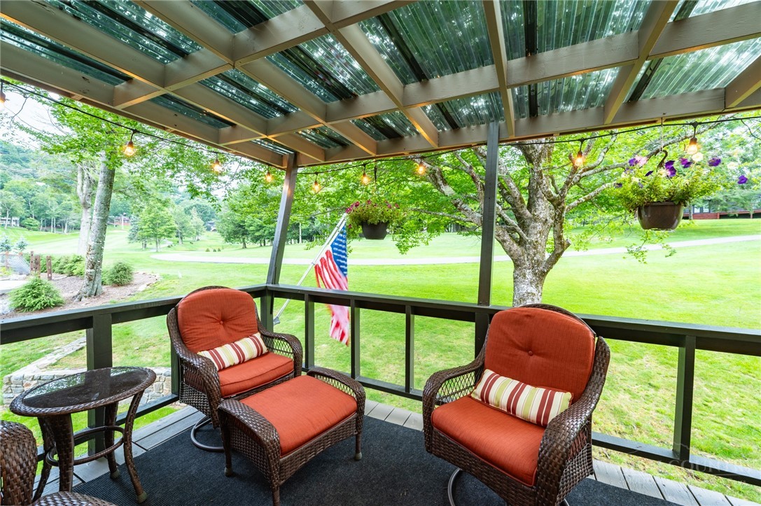 107 Grassy Gap Loop Road Property Photo 4