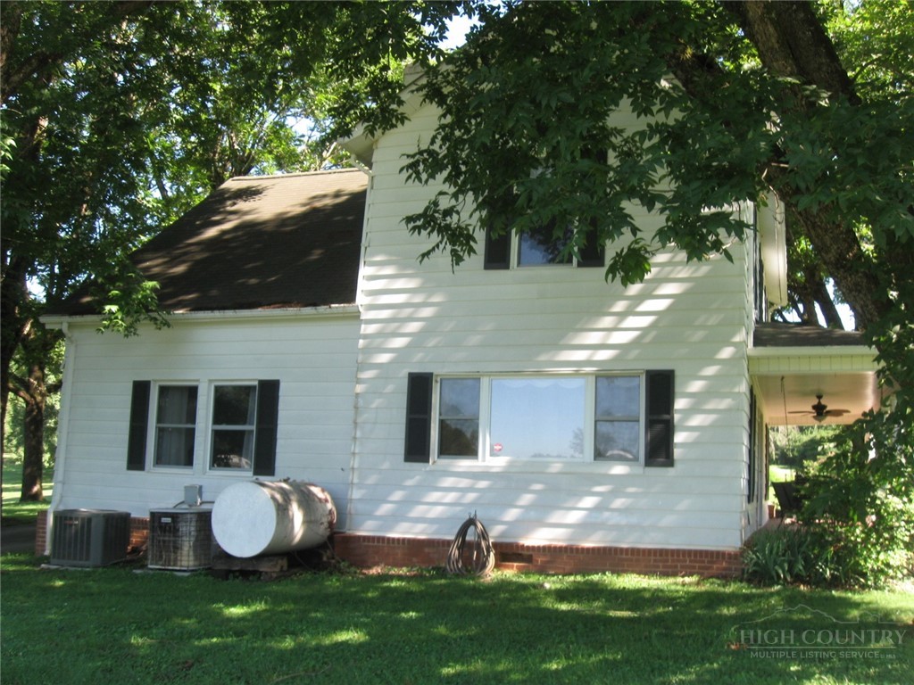 3850 Hartland Road Property Photo 6