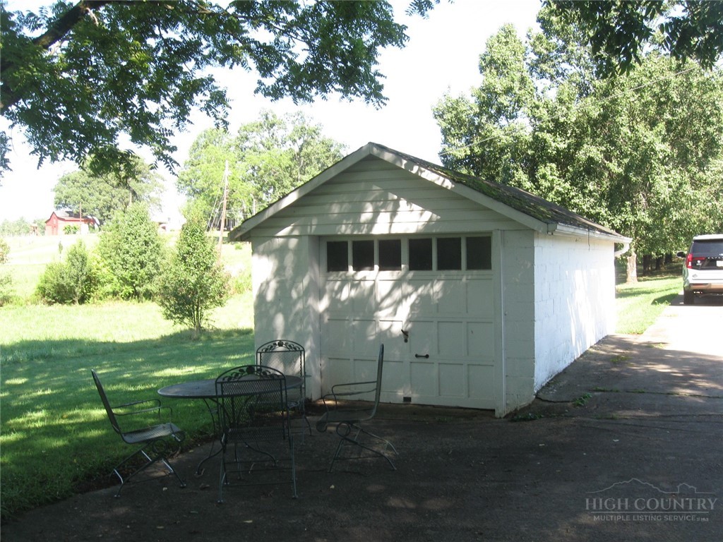 3850 Hartland Road Property Photo 8
