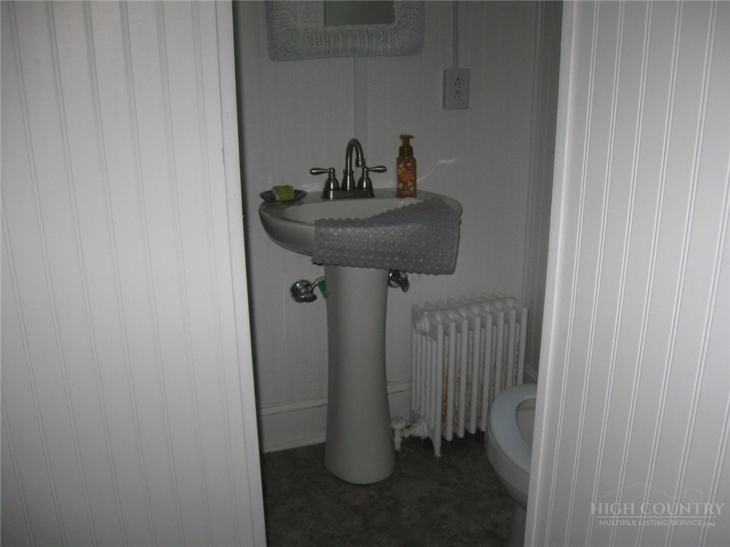 3850 Hartland Road Property Photo 18