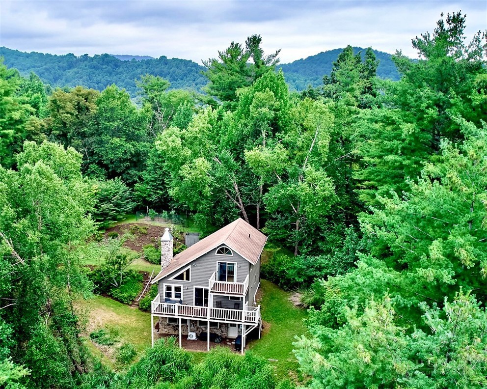 1004 Wagon Road Property Photo 1