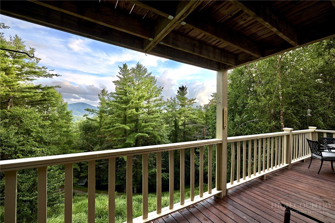1004 Wagon Road Property Photo 3