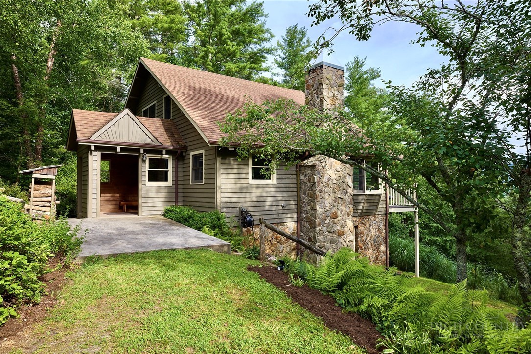 1004 Wagon Road Property Photo 6
