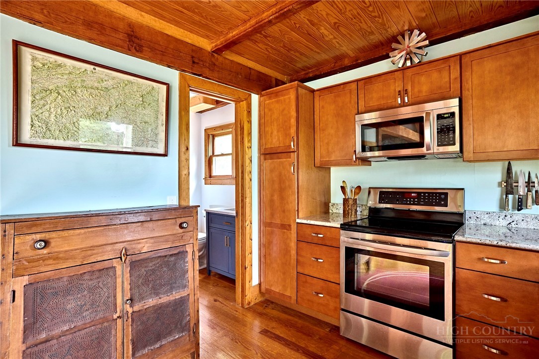 1004 Wagon Road Property Photo 14