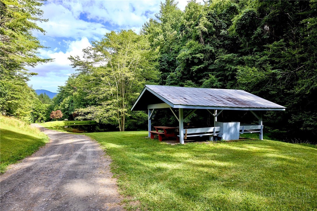 1004 Wagon Road Property Photo 35