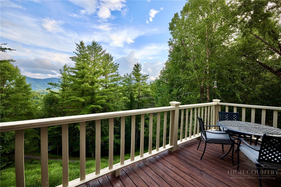 1004 Wagon Road Property Photo 37