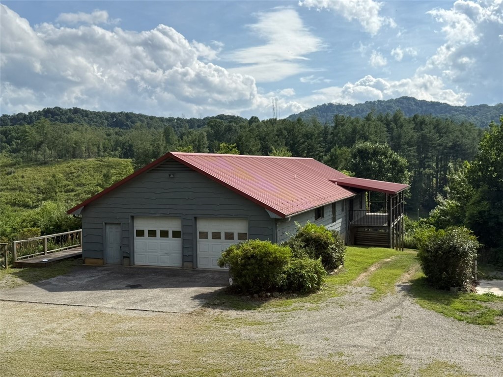 735 Weaver Ford Road Property Photo 1