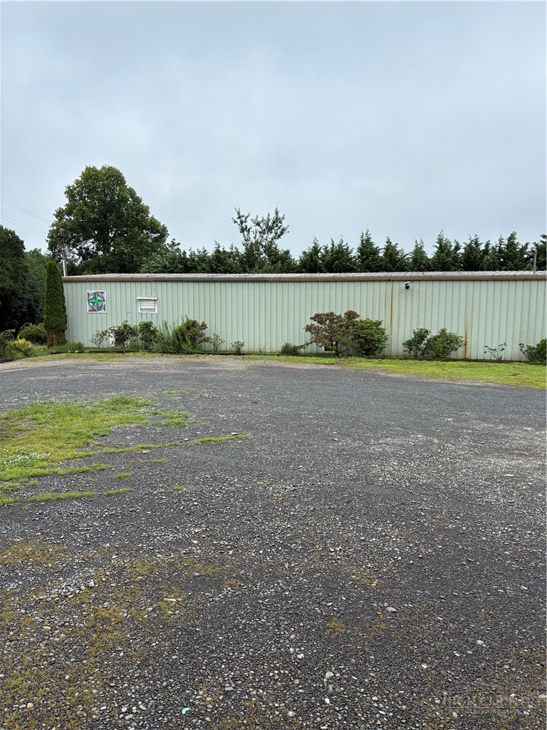 593 Andrews Ridge Road Property Photo 3