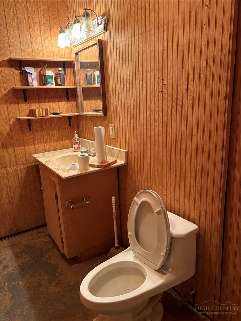 593 Andrews Ridge Road Property Photo 10