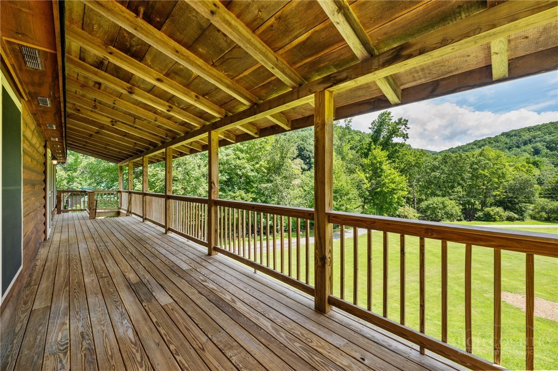 2717 Meat Camp Road Property Photo 12
