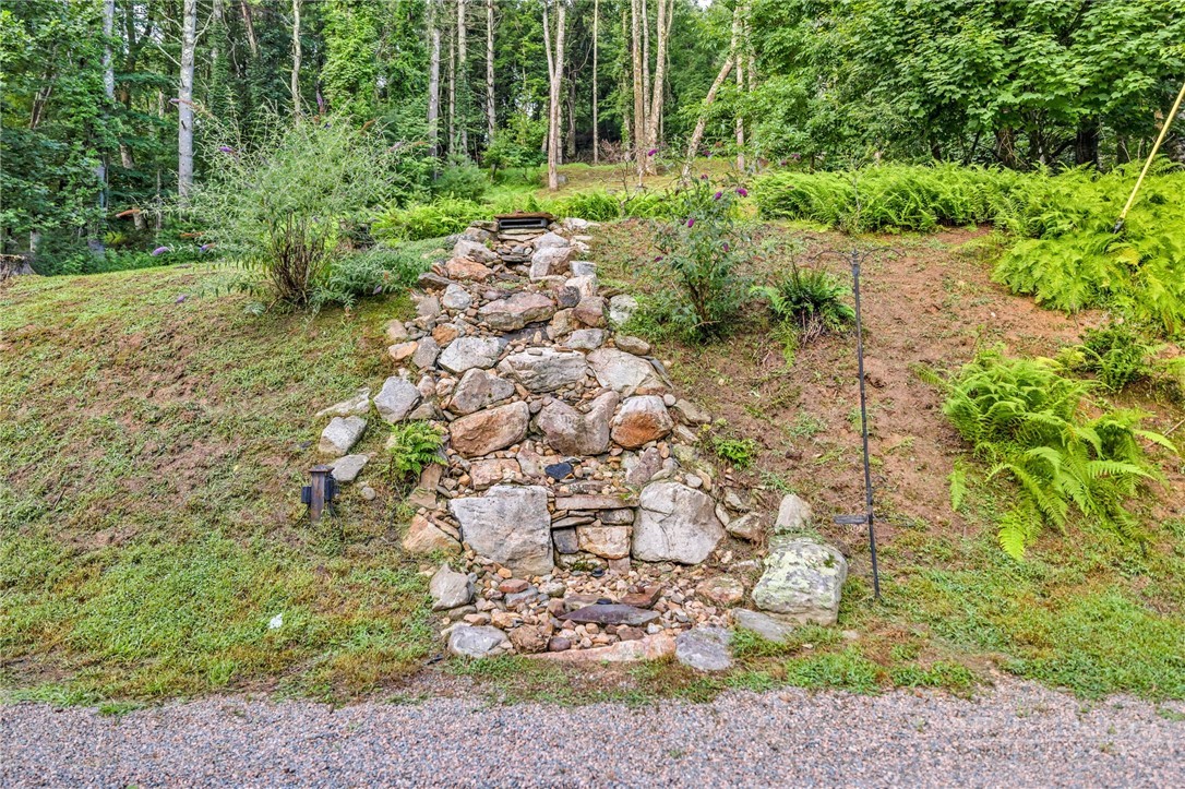 219 Ravenwood Drive Property Photo 41