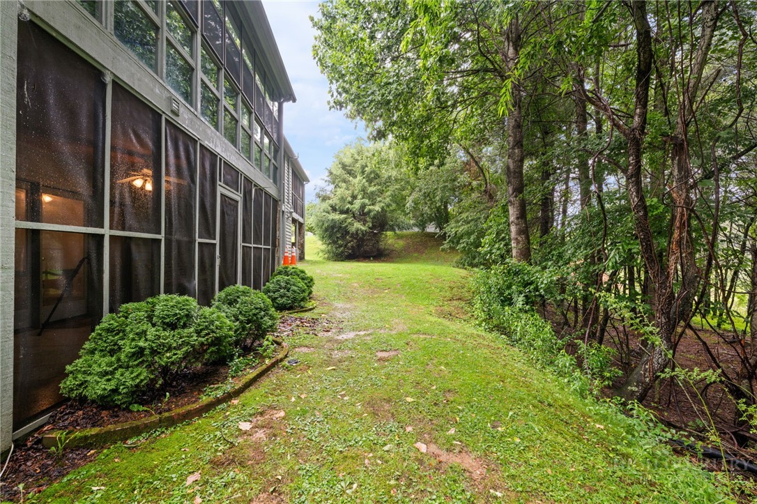 142 Village Drive 2b1 Property Photo 23