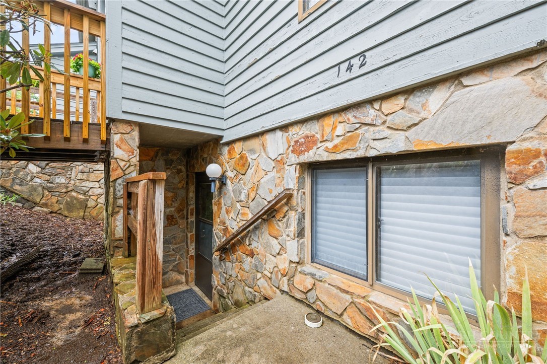 142 Village Drive 2b1 Property Photo 24