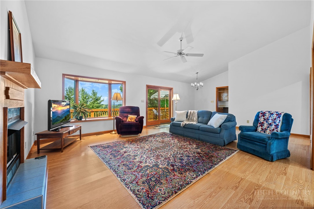 168 Heather Street Property Photo 5