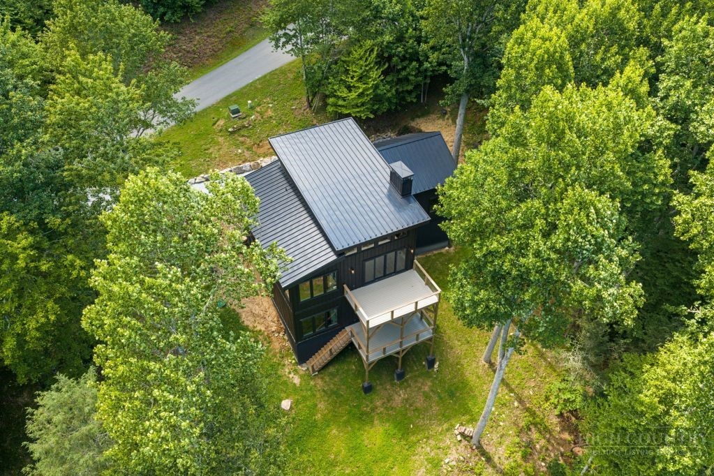 63 Two Hawks Lane Property Photo 5