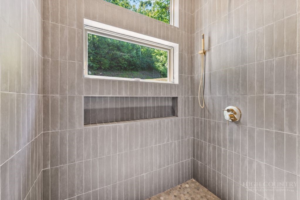 63 Two Hawks Lane Property Photo 21