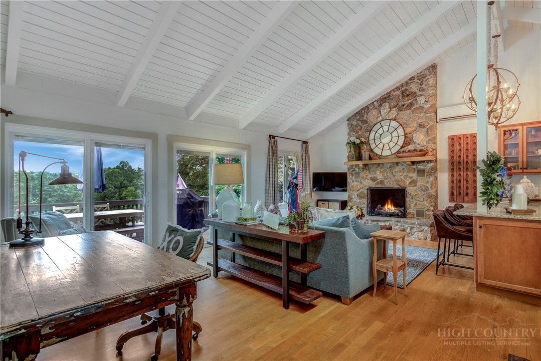 190 Meadow View Road Property Photo 8