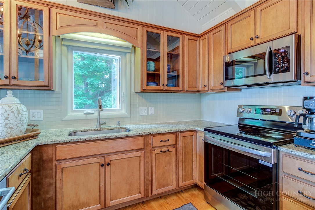 190 Meadow View Road Property Photo 15