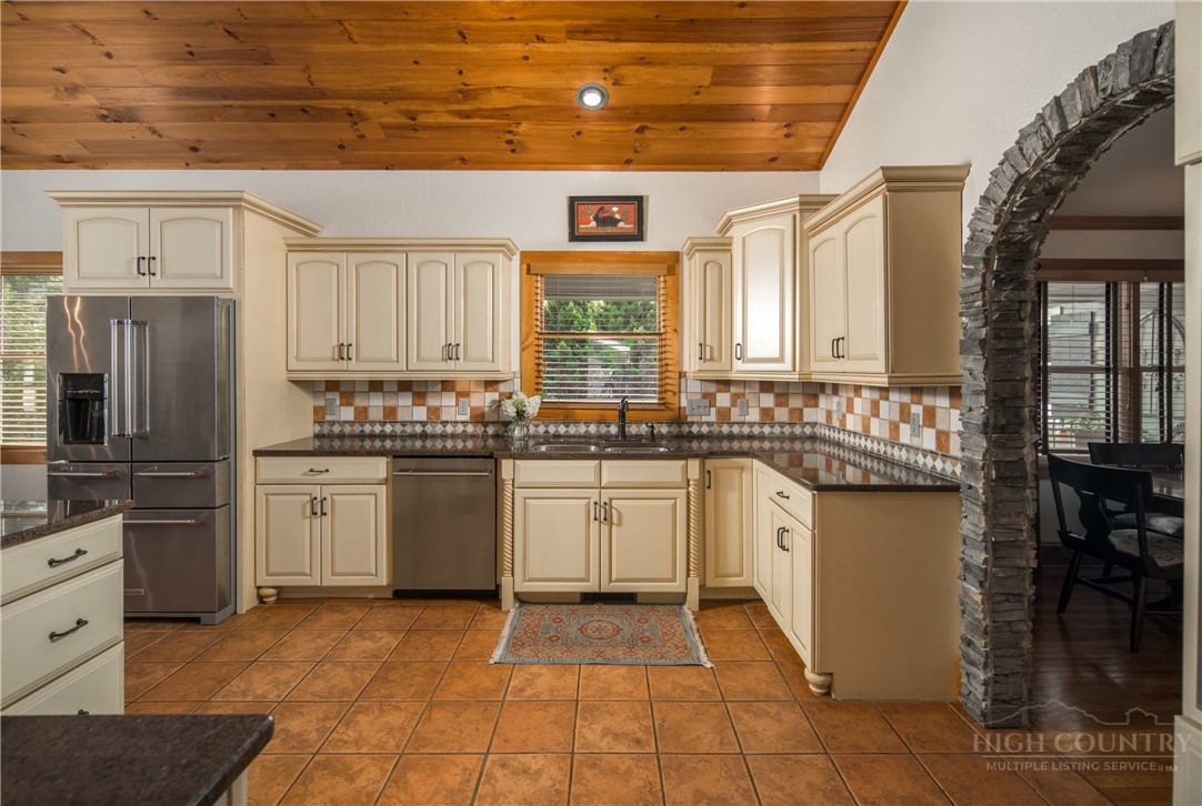 305 Laurel Lane Property Photo 17