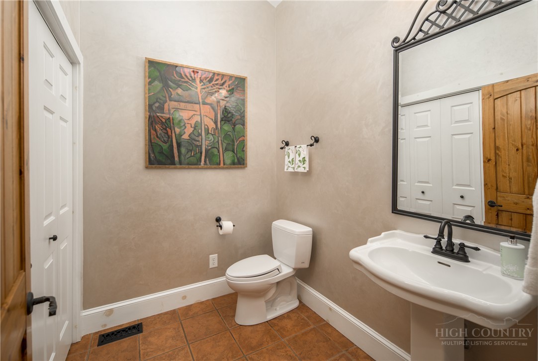 305 Laurel Lane Property Photo 22