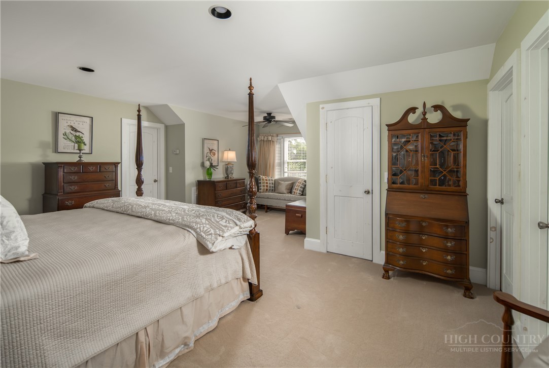 305 Laurel Lane Property Photo 23