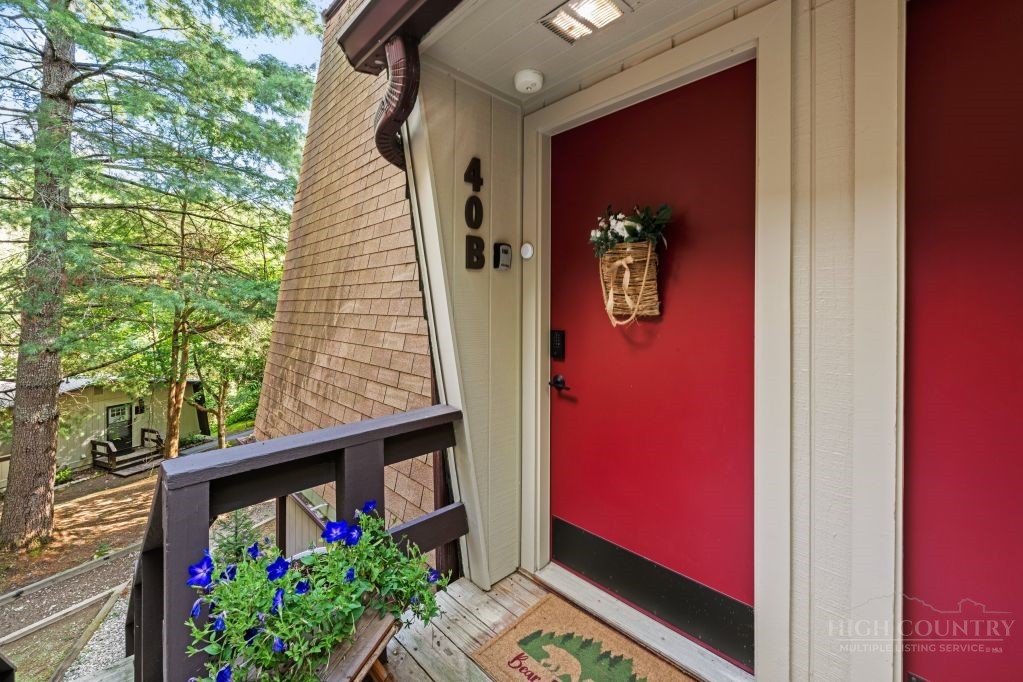 40 Hemlock Hills B Property Photo 8