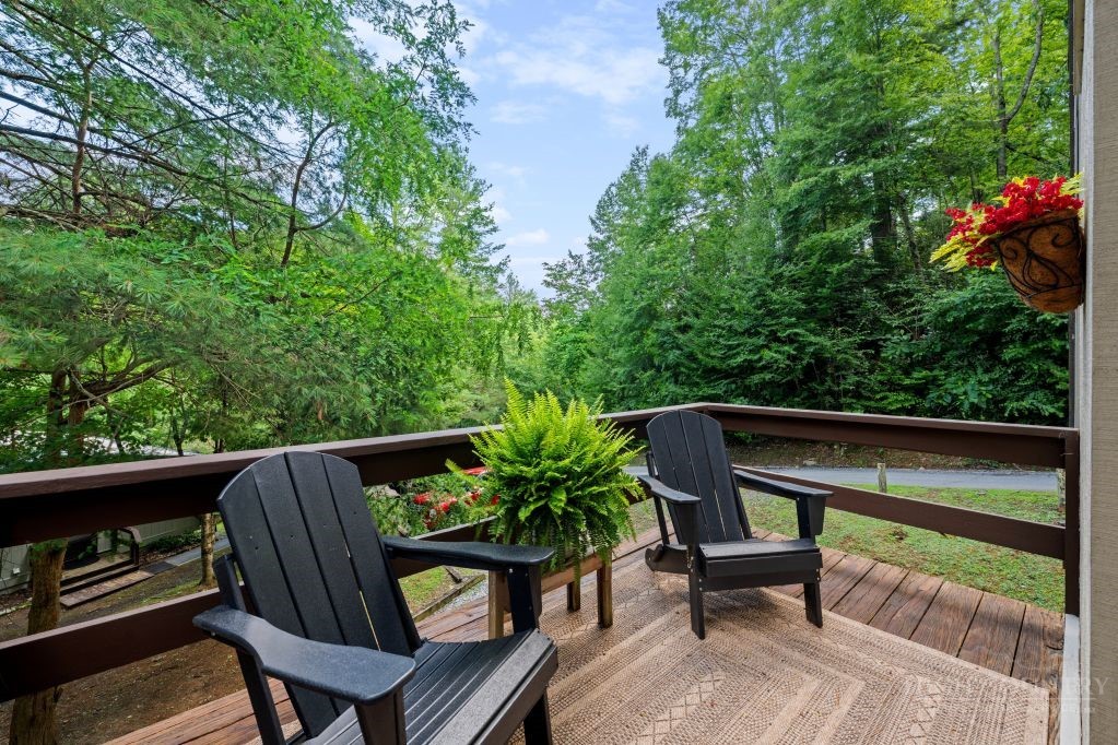 40 Hemlock Hills B Property Photo 11